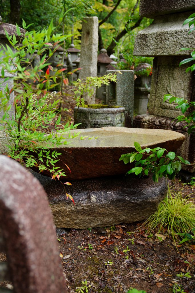 本鞍馬石製水鉢 北山都乾園｜タイトル